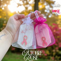 Suspension parfumée Octobre Rose – 1€ reversé à CHEZ ROSE 🎀